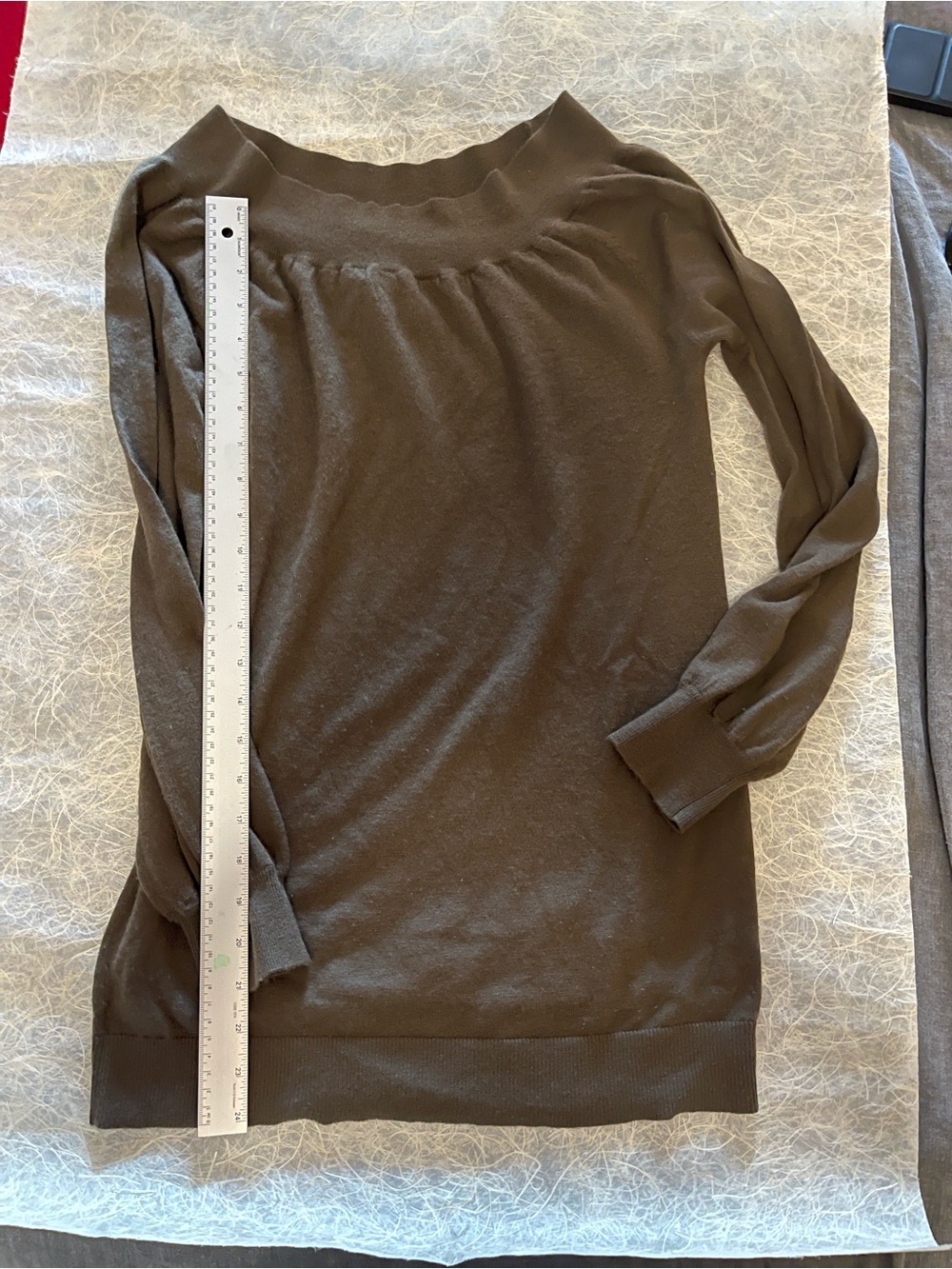 Barneys COOP Long Sleeve Boatneck Cashmere Long Sweater in Olive